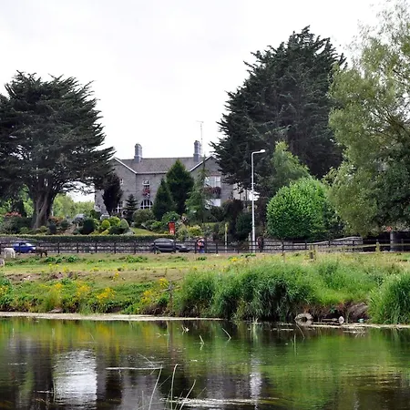 Highfield House تريم