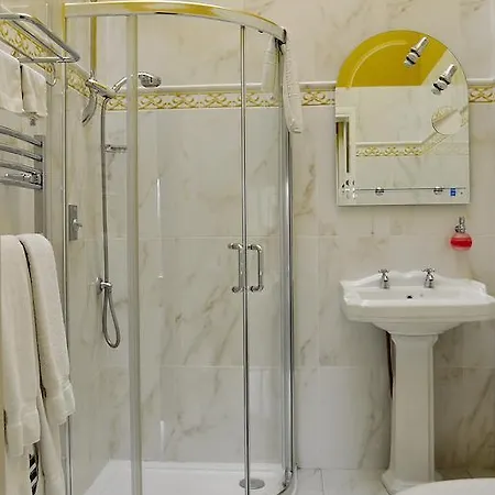 Πανσιόν Highfield House 4*